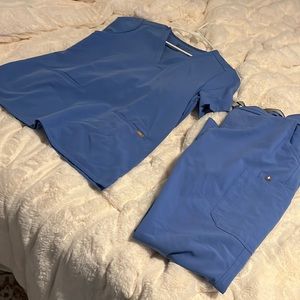 Ceil blue figs tech collection scrubs size medium